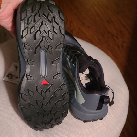 NWT- Salomon Women's Hiking Sneakers, Brand New And Never Worn - Picture 5 of 6